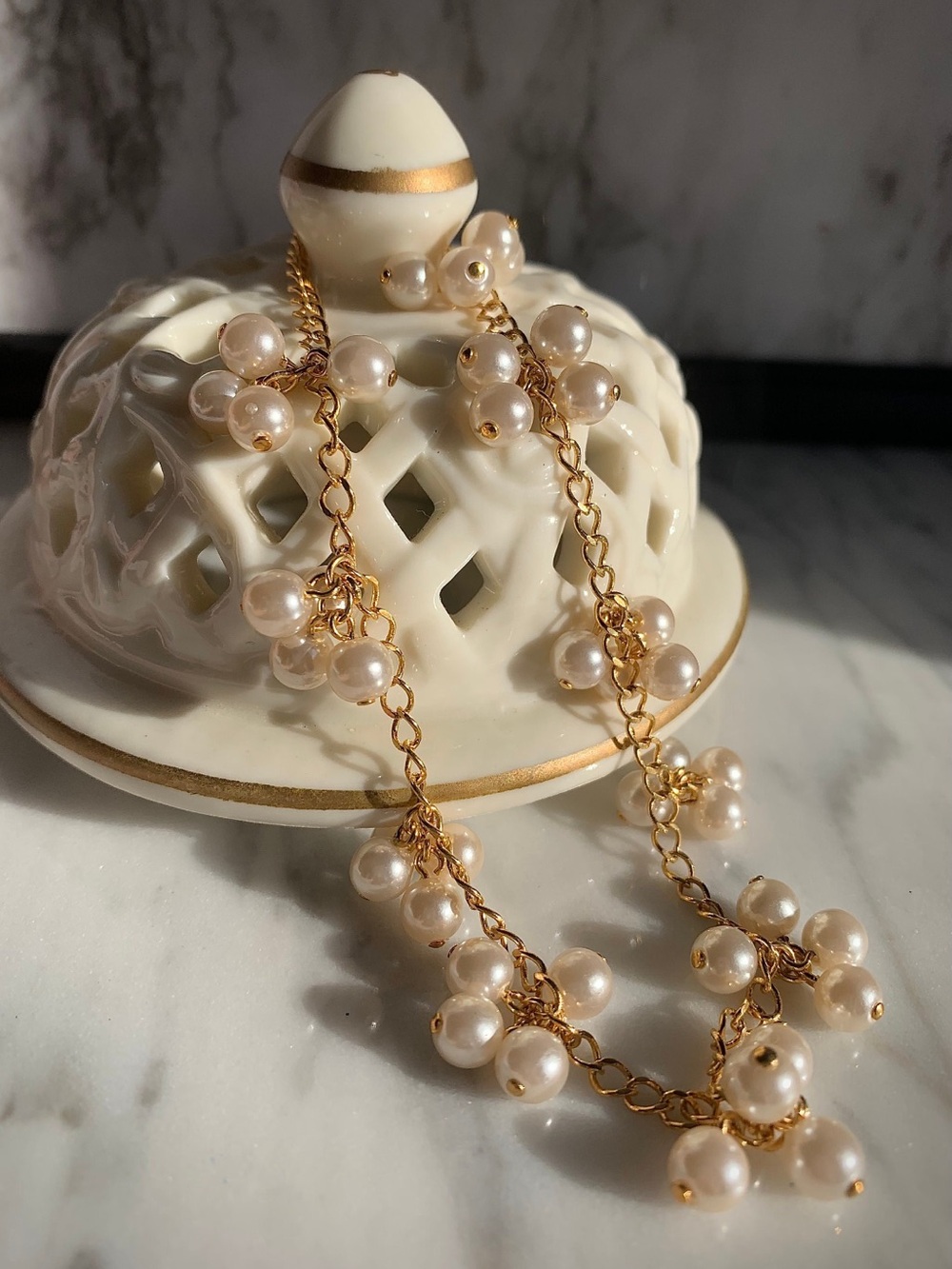 Signed Avon Vintage 1987 Pearlessence Cluster Gold Tone Faux Pearl Necklace 18"